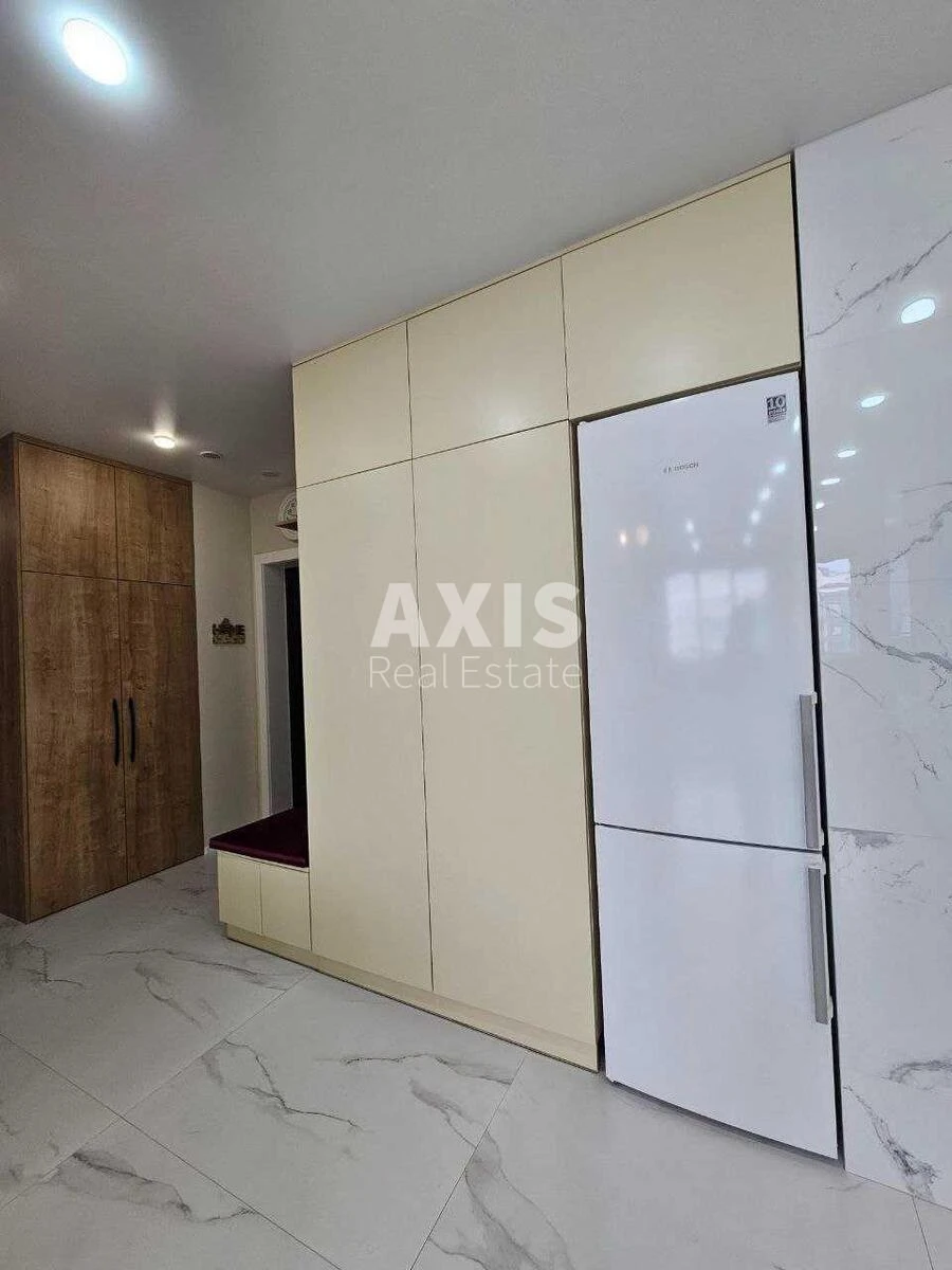 1k apartment vul. Sverstjuka Jevgena 6G5655610