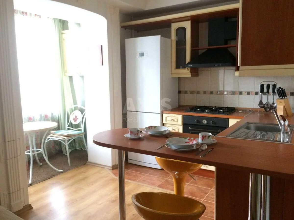 2k apartment vul. Tatars'ka 6
