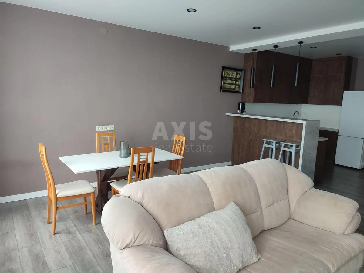 1k apartment pr-t Berestejskij 55А696100