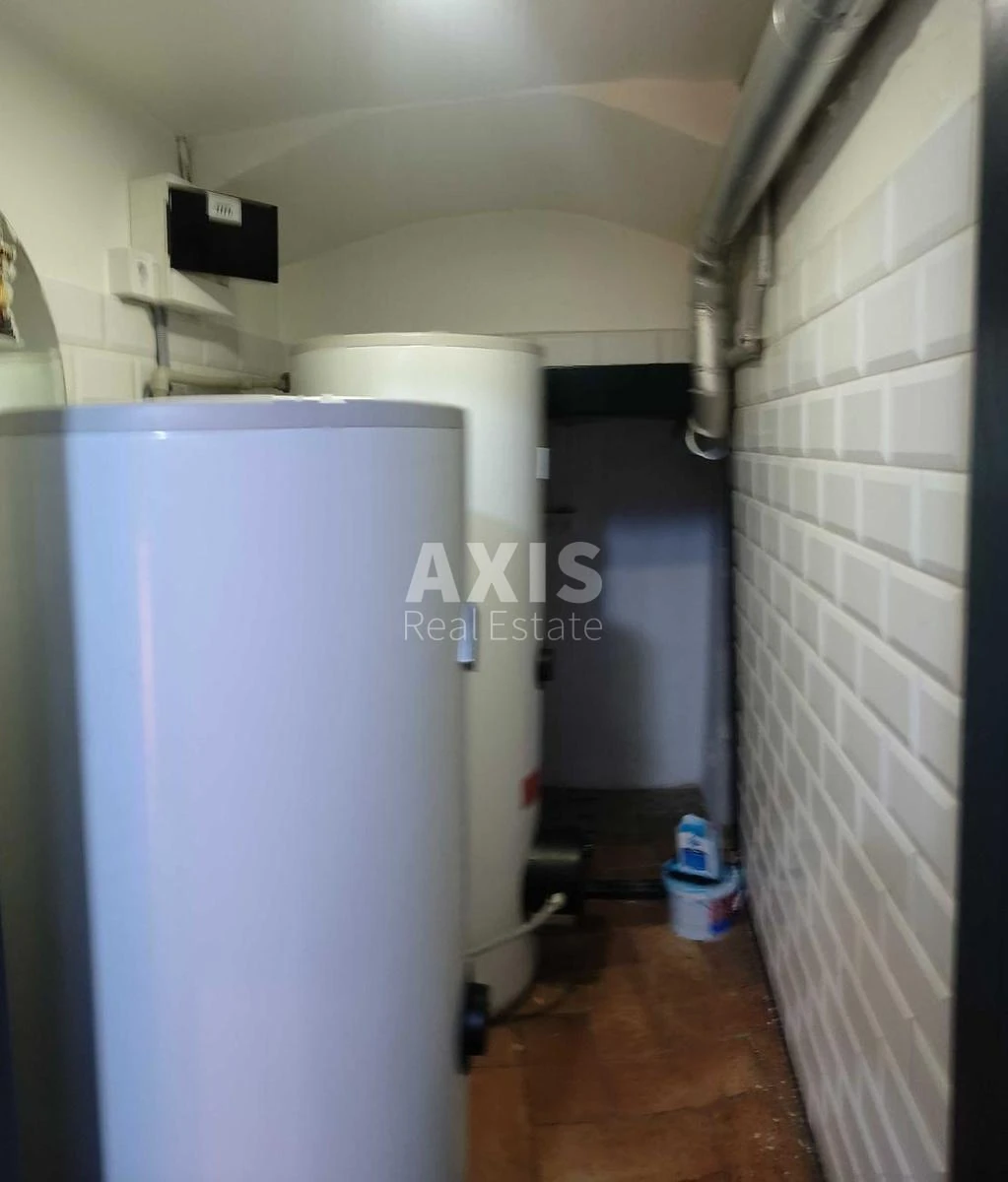 Service object vul. Hreshhatyk 18, 608m2387979