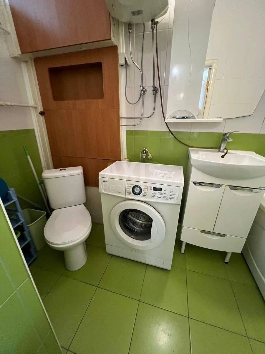 1k apartment prov. Lavrs'kyj 4712505