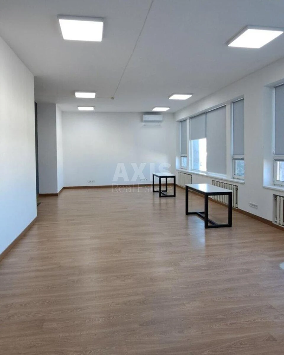 Office vul. Sverstjuka Jevgena 11, корп. б, 70m2675432