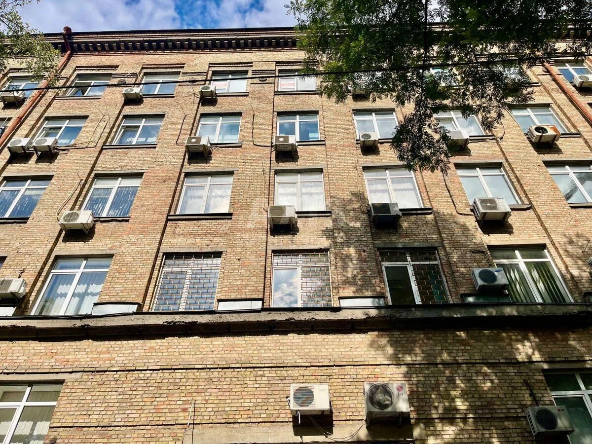 Office vul. Jevgena Konoval'cja 31, 1070m264844