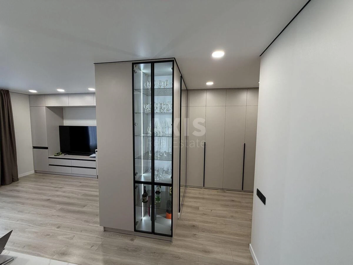 2k apartment vul. Oleksandra Olesja 8/17697513