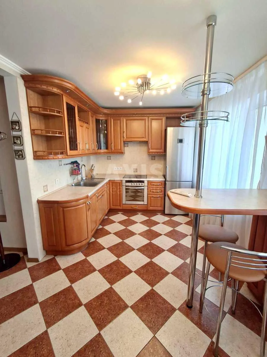 2k apartment vul. Levka Lukyanenka 2/4