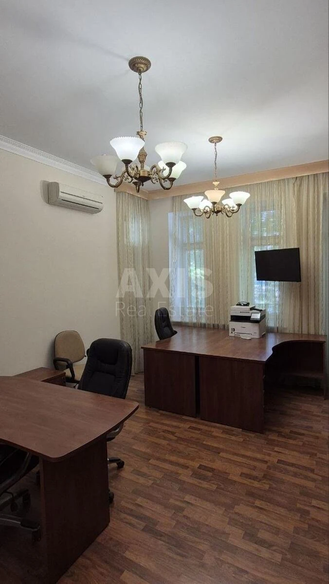 Office vul. Bogomol'cja Akademika 7/14, 141m2697271