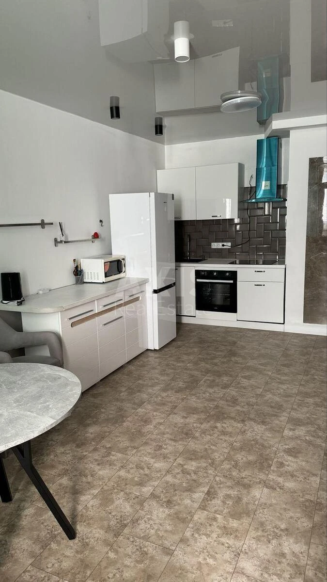 2k apartment vul. Sverstjuka Jevgena 4676830