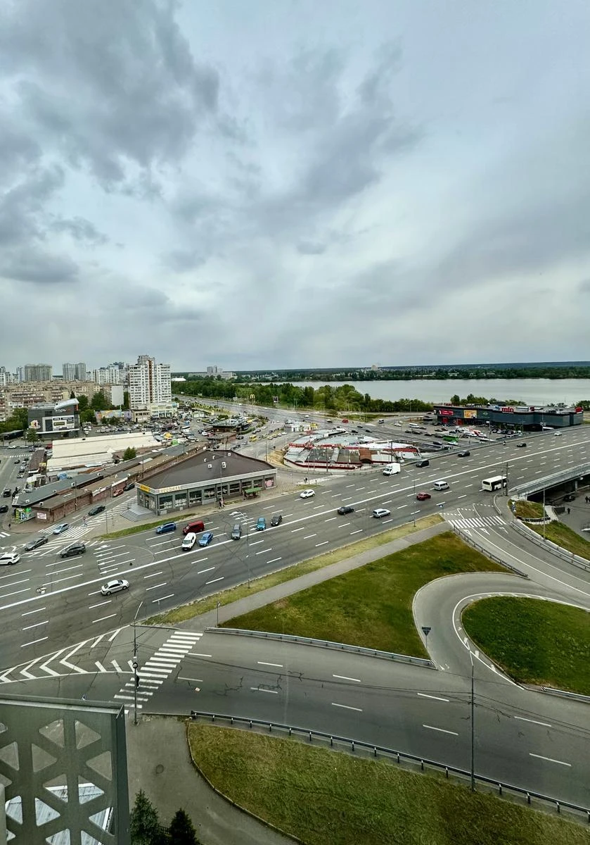 3k apartment vul. Revuc'kogo 40В6450311