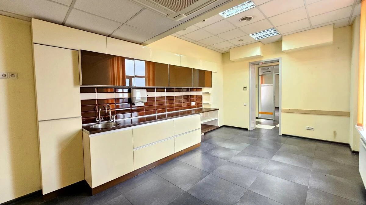 Офис бул. Николая Михновского 19, 900м26790310