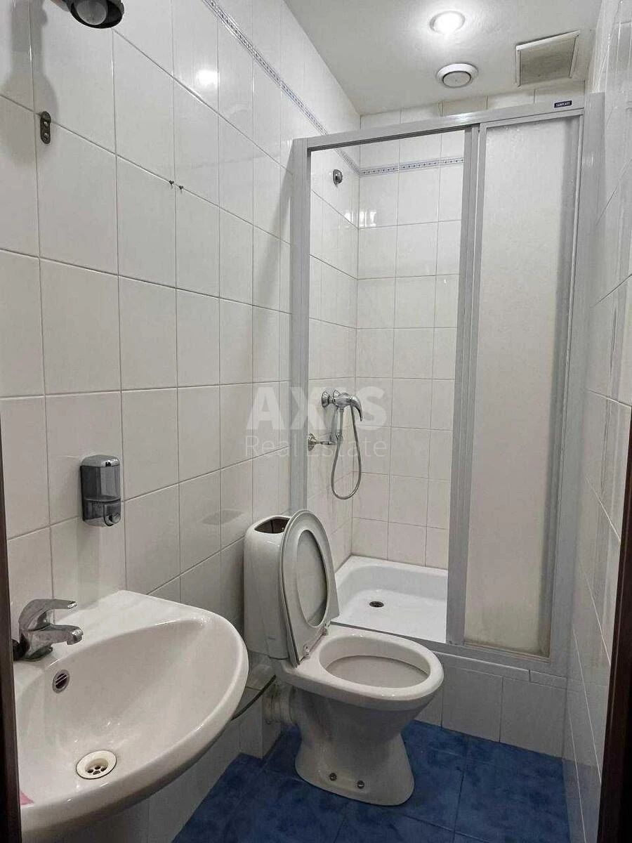 Office bul. Mykoly Mikhnovskoho 19, 233m26980911