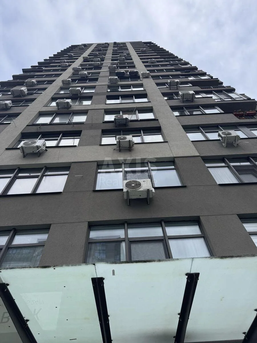 Service object vul. Rodyny Kristeriv 21, 209m2