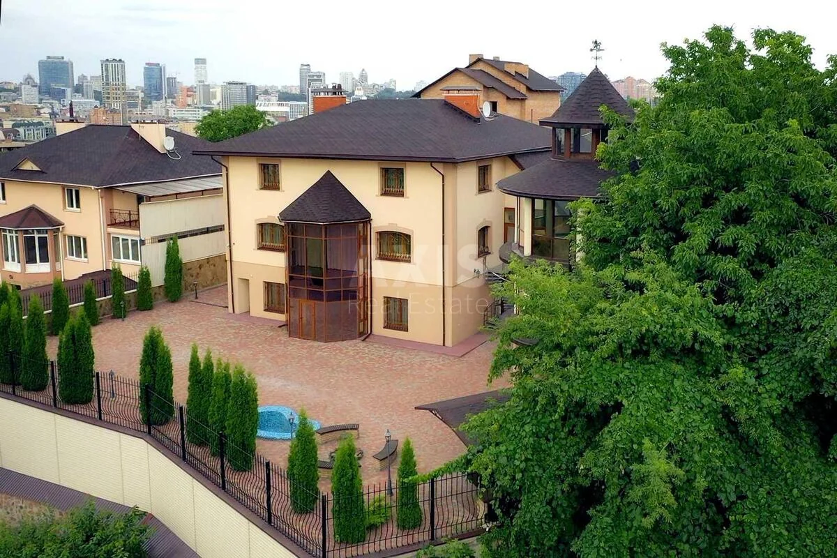 Дoм ул. Приветная, 499м2, город Киев