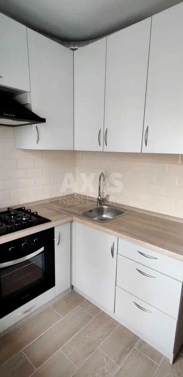 1k apartment vul. Petropavlivs'ka 14711400