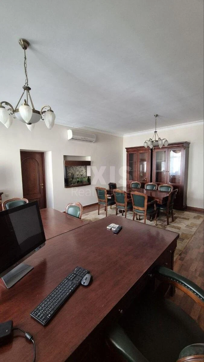 Office vul. Bogomol'cja Akademika 7/14, 141m2697274