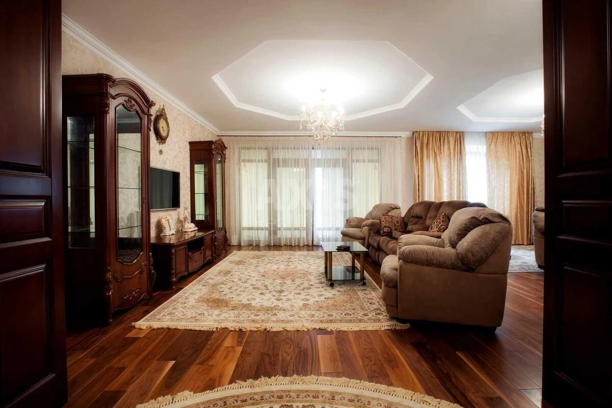 Дoм ул. Приветная, 499м2, город Киев704341