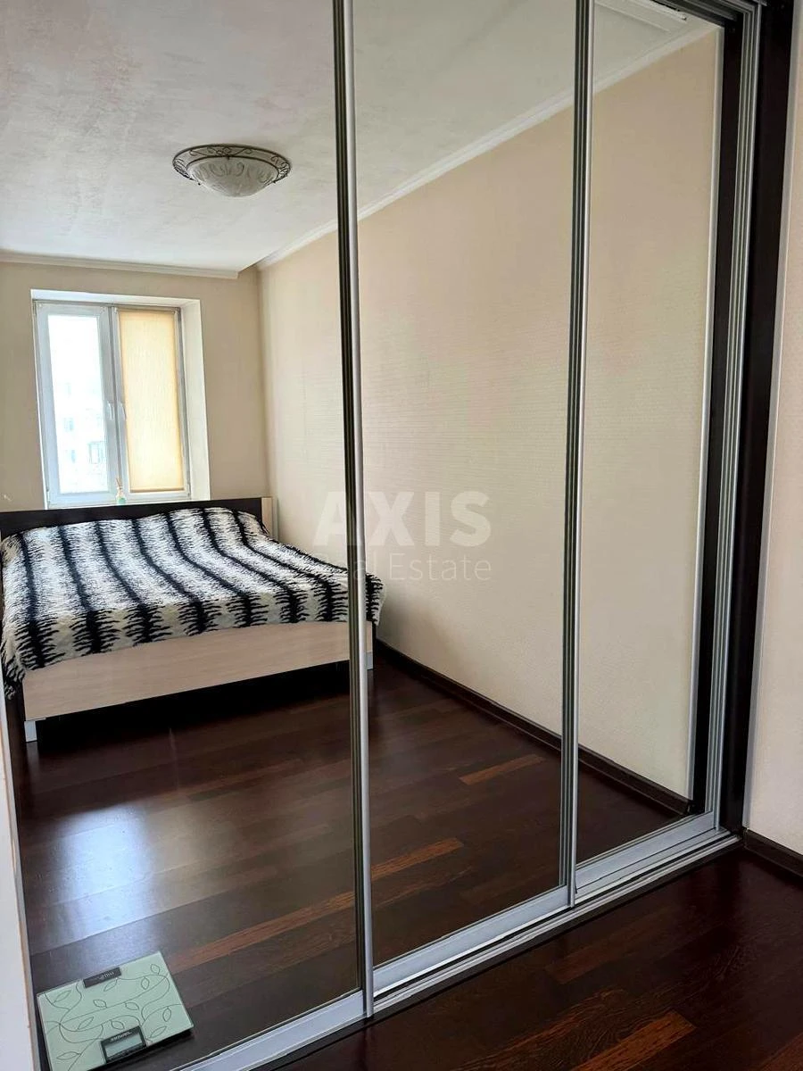 2k apartment pr-t Berestejskij 16684713