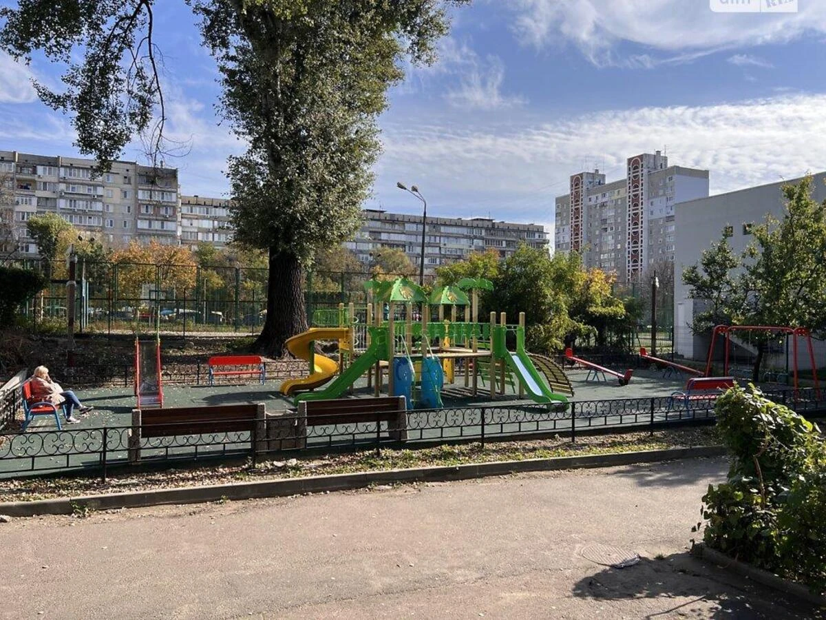 2k apartment vul. Polovec'ka 7/137079012