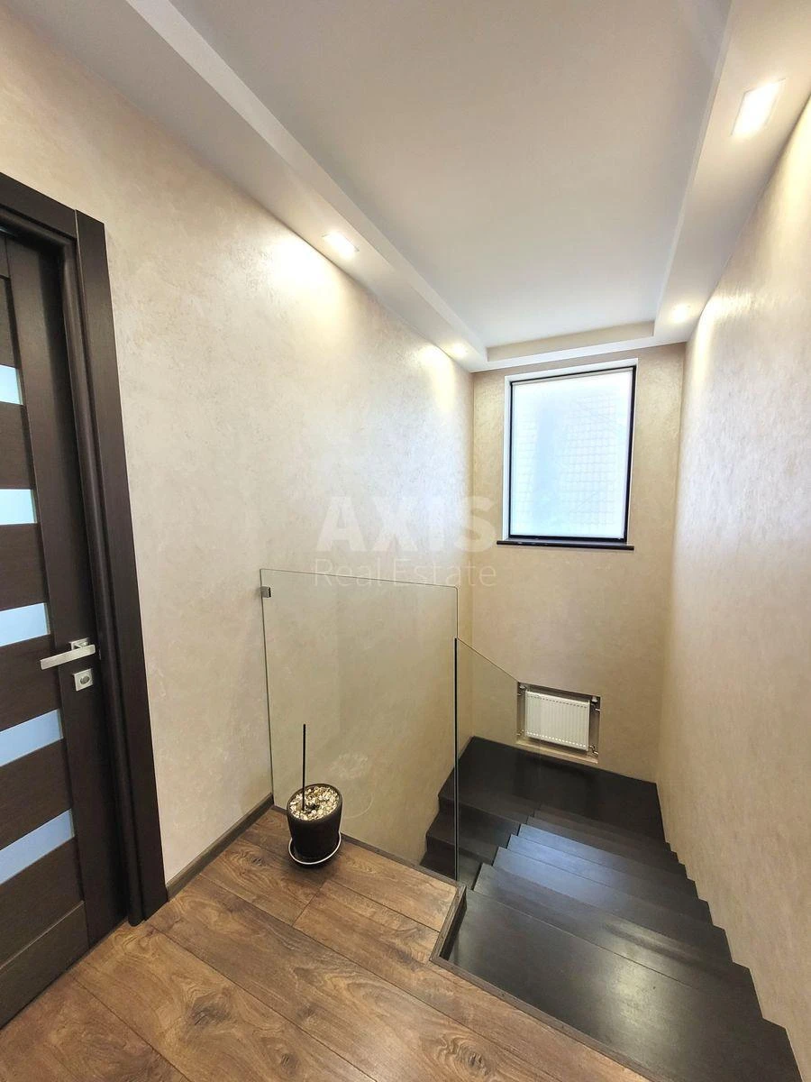 Дoм ул. Центральная, 252м2, город Киев5828814