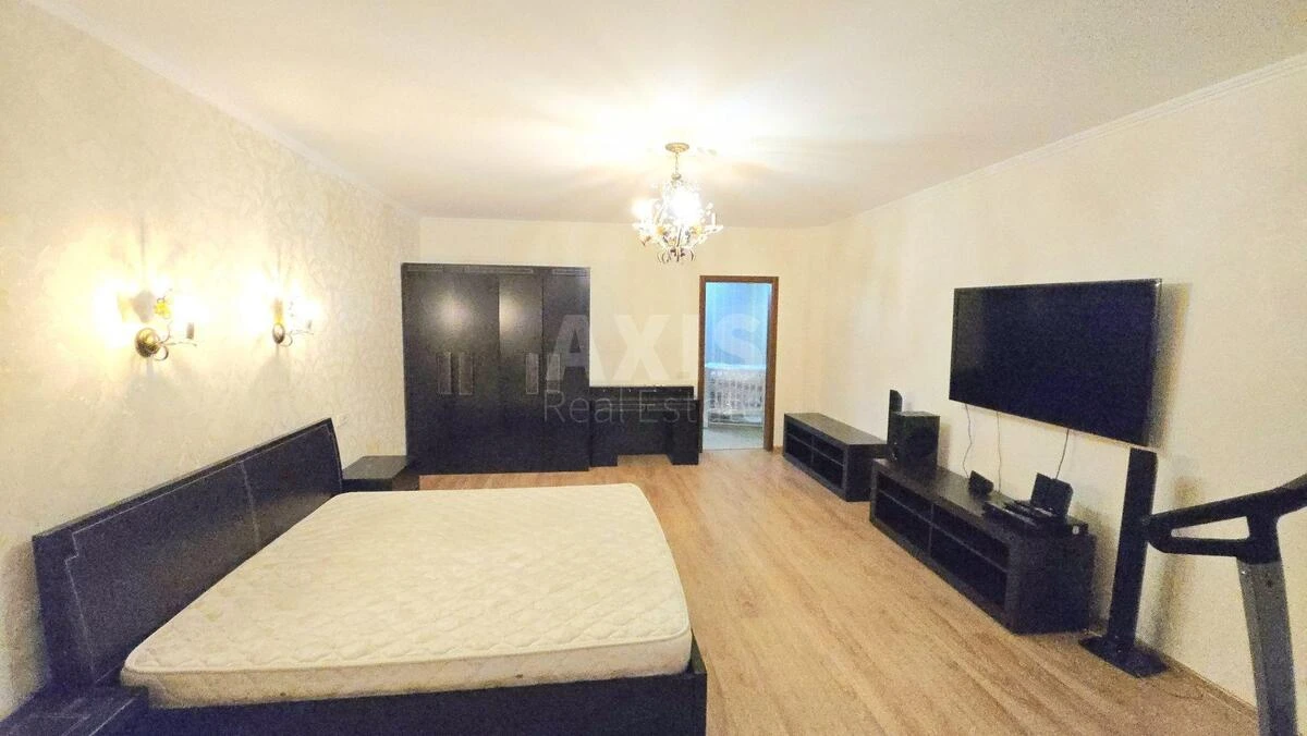 4k apartment vul. Pochajnyns'ka 25/49640218