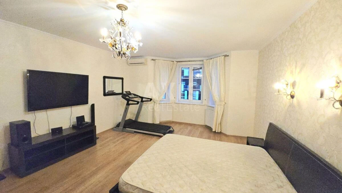 4k apartment vul. Pochajnyns'ka 25/49640215