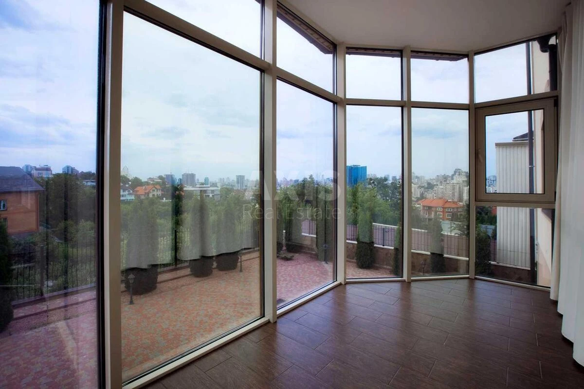 Дoм ул. Приветная, 499м2, город Киев704343