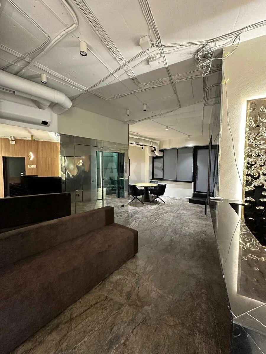 Office vul. Buslivs'ka 12, 152m27051710