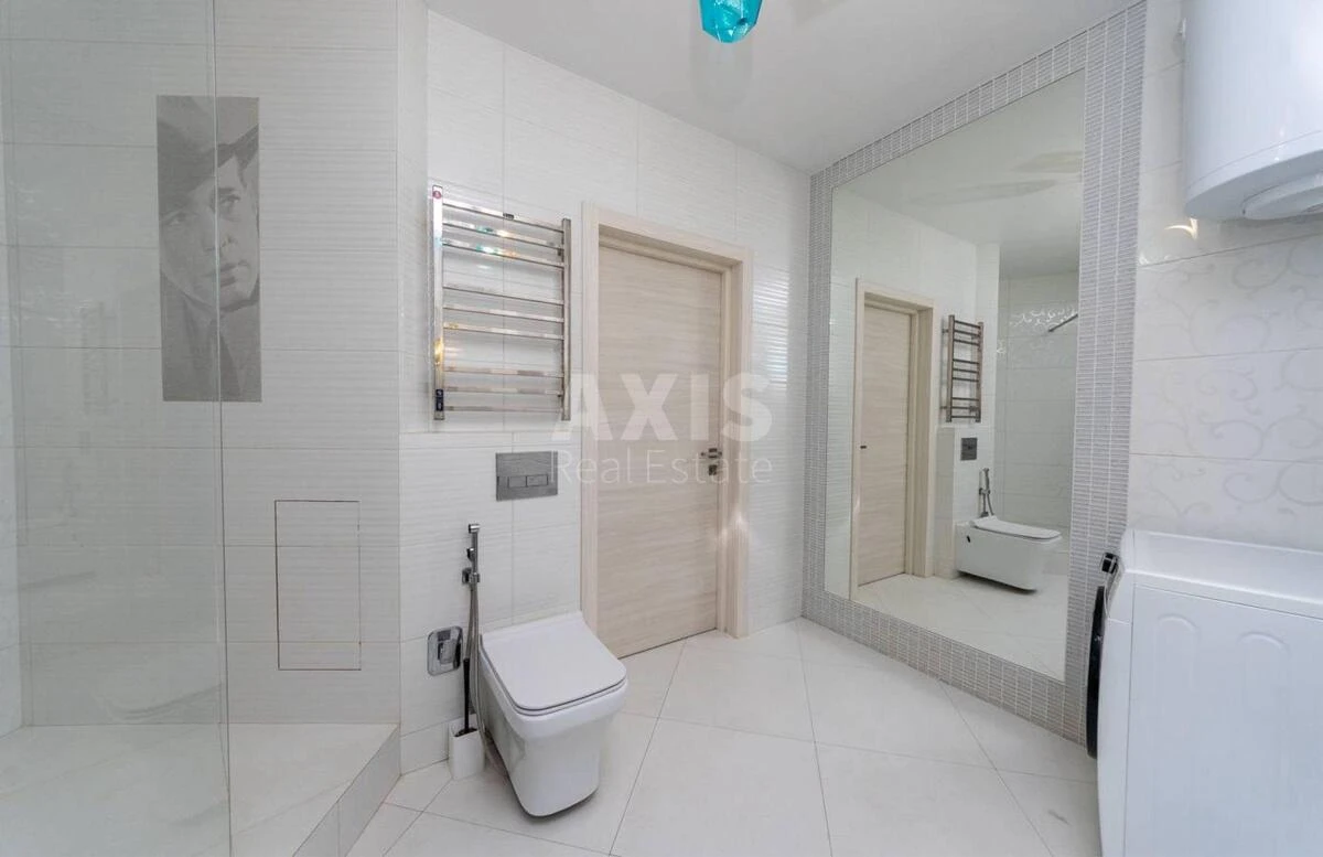 2k apartment pr-t Glushkova Akademika 9В690105