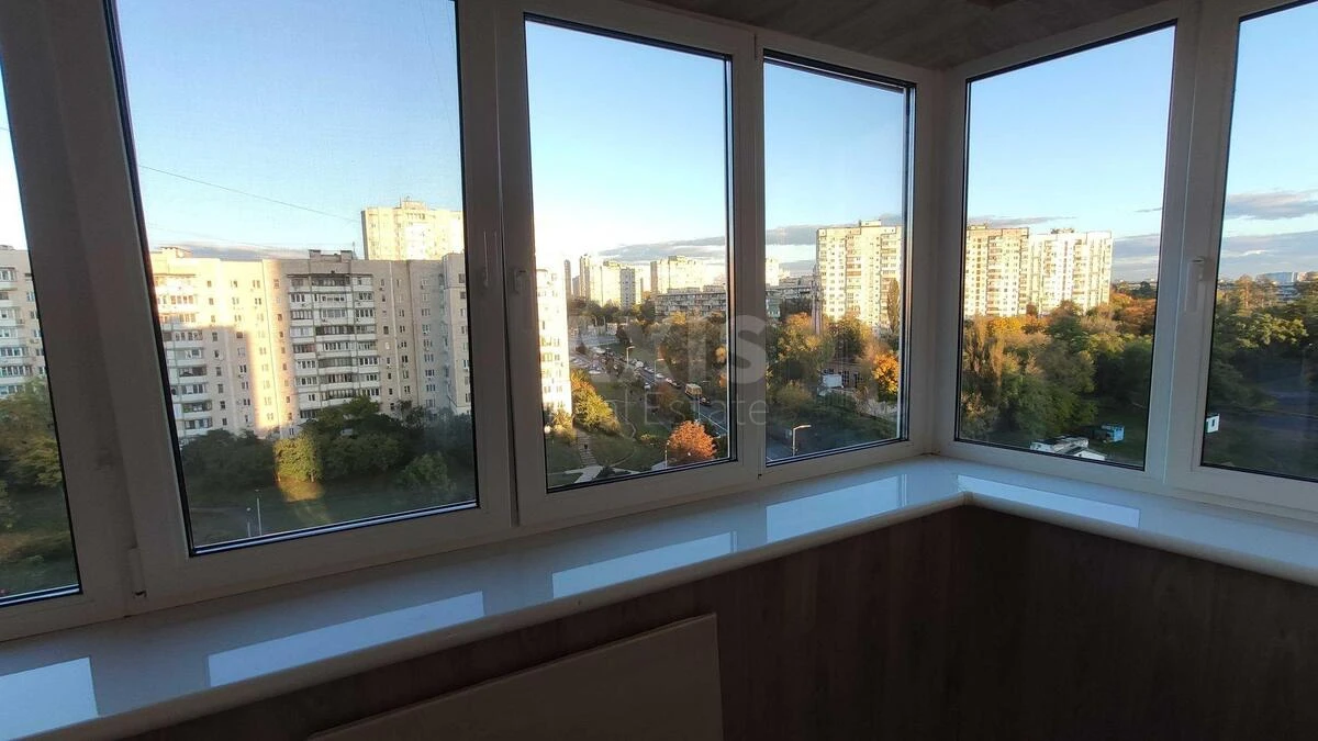 3k apartment vul. Pryluzhna 147000615