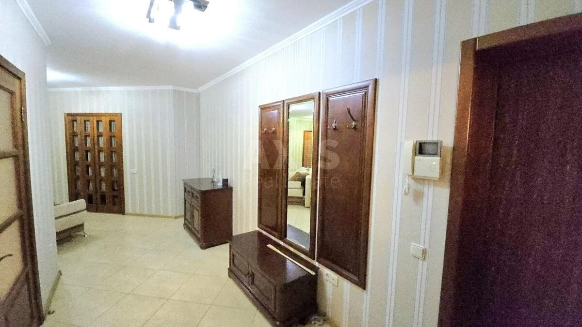 4k apartment vul. Pochajnyns'ka 25/49640217