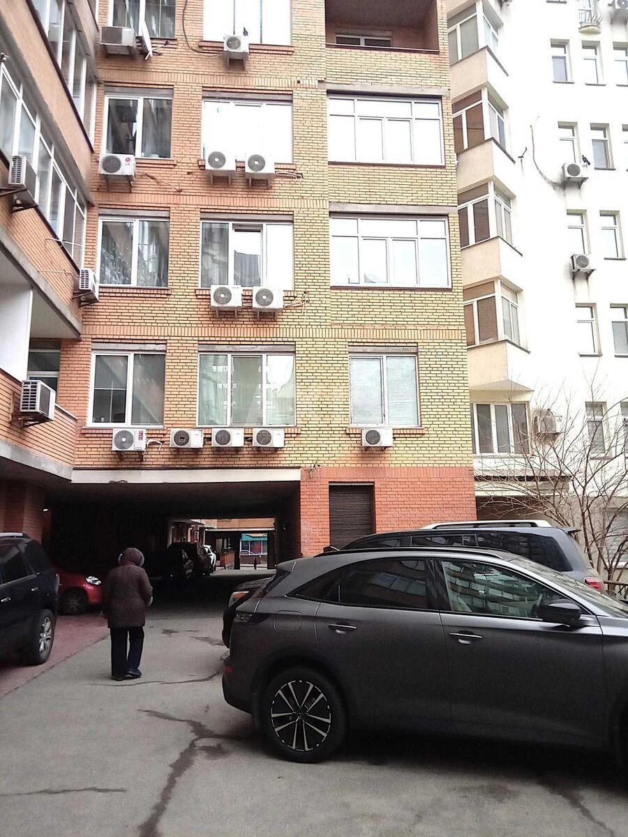 Office vul. Pavlivs'ka 17, 166m26709118