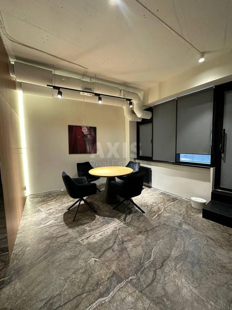 Office vul. Buslivs'ka 12, 152m27051713