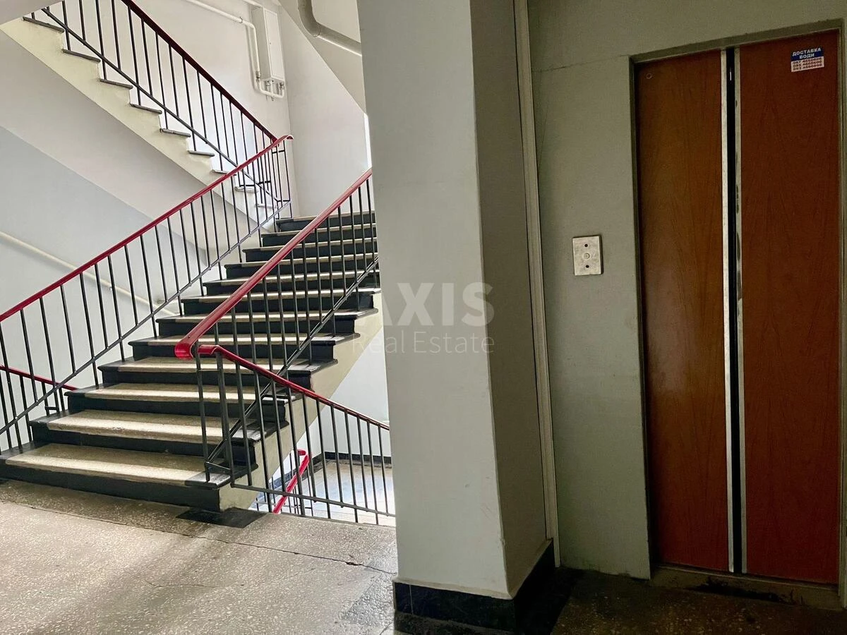 Office vul. Jevgena Konoval'cja 31, 1070m26484410