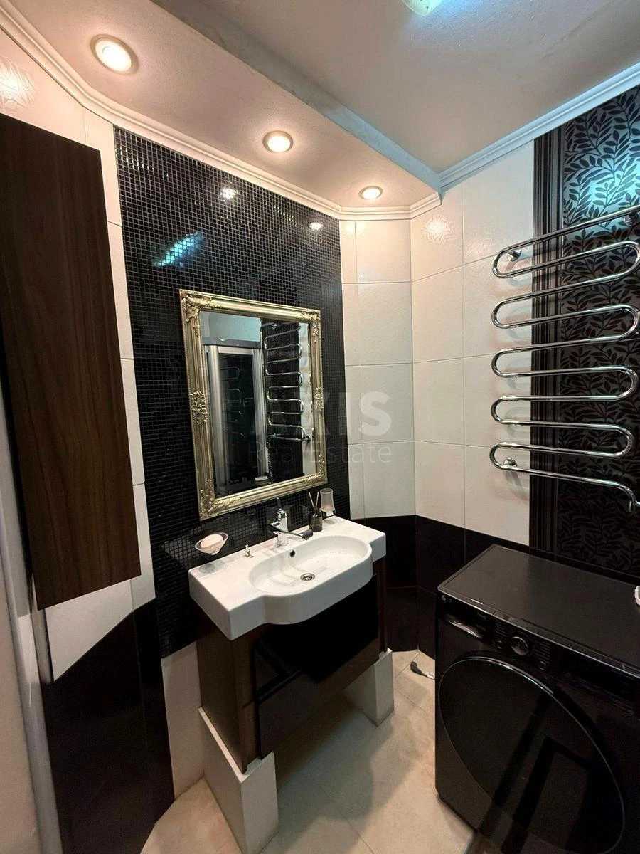 2k apartment pr-t Berestejskij 16684719