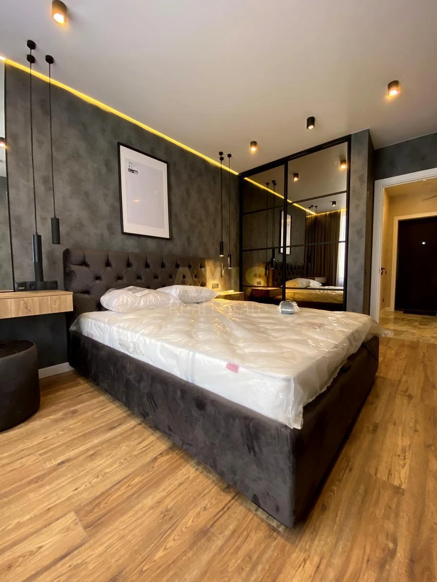 1k apartment nab. Dniprovs'ka 18657755