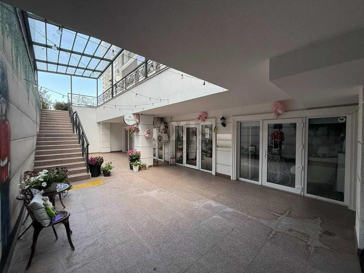 Trade object vul. Myhajla Maksymovycha 24, 21m2