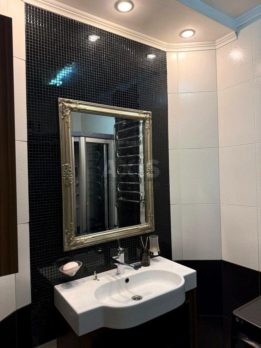 2k apartment pr-t Berestejskij 16684720