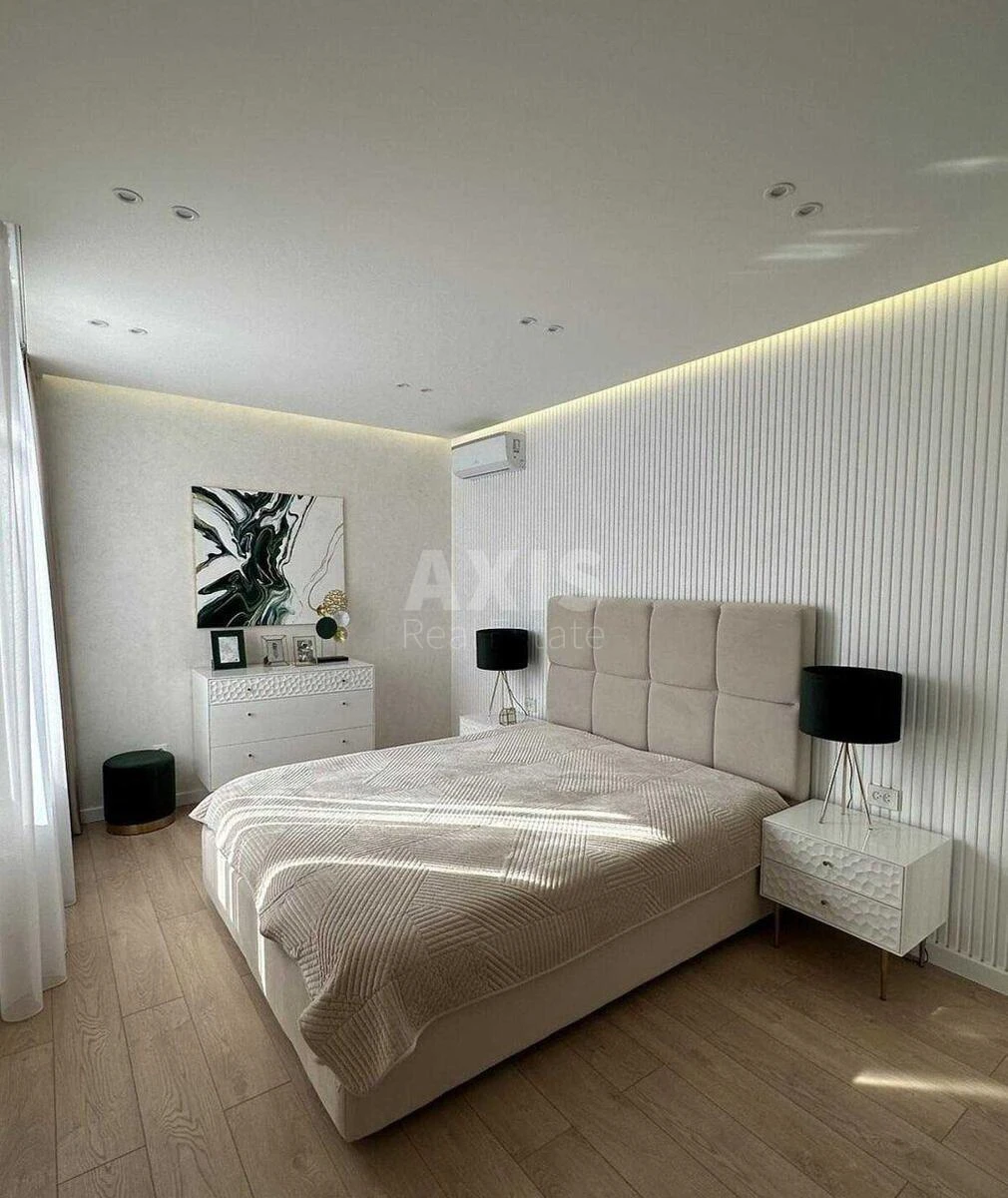 4k apartment nab. Dniprovs'ka 18628691