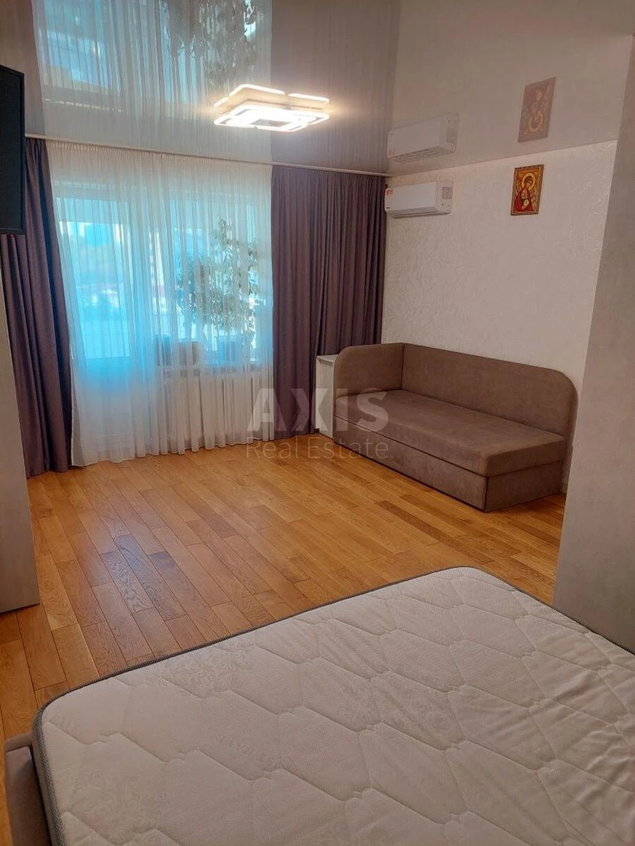 1k apartment pr-t Glushkova Akademika 32643136