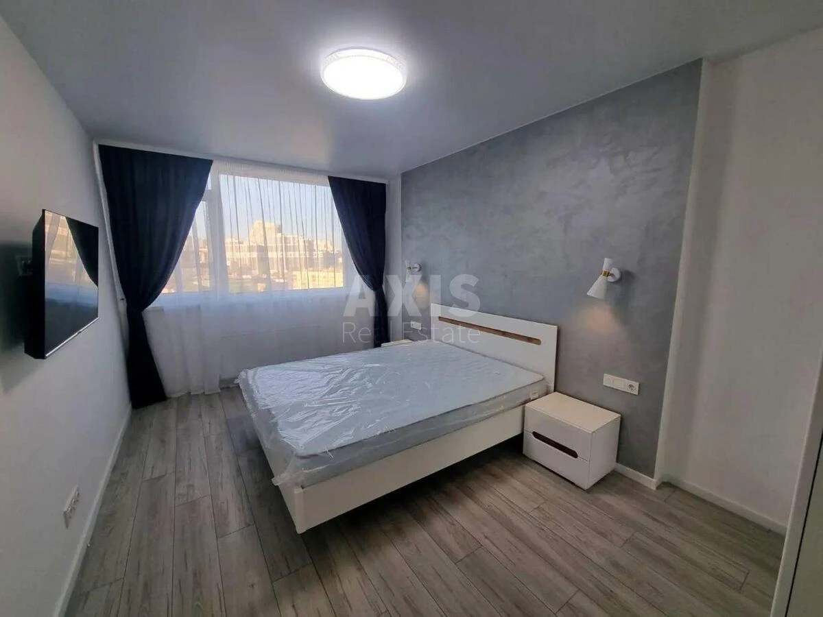 1k apartment pr-t Berestejskij 11692820
