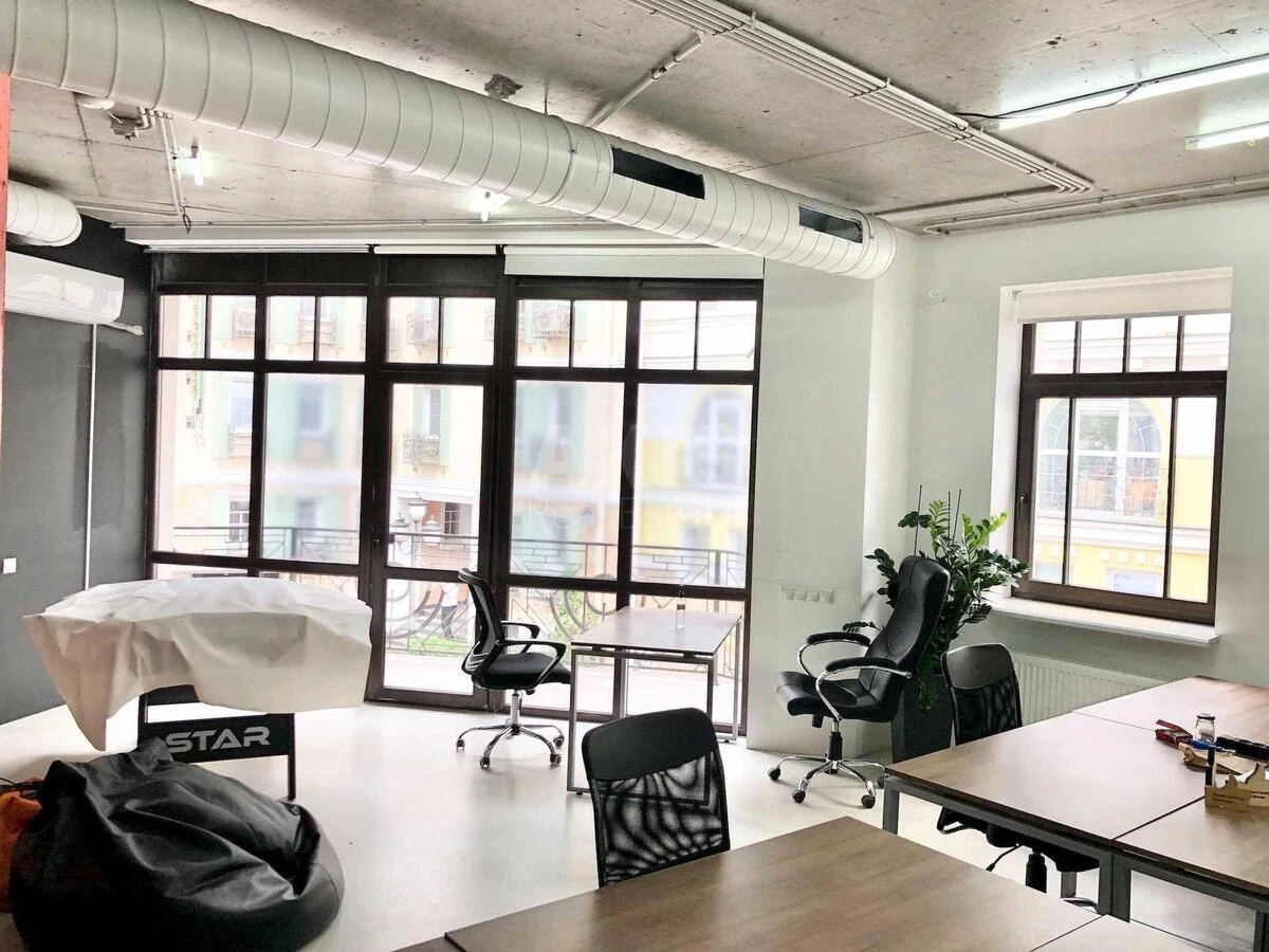 Office vul. Vozdvyzhens'ka 51А, 135m268019
