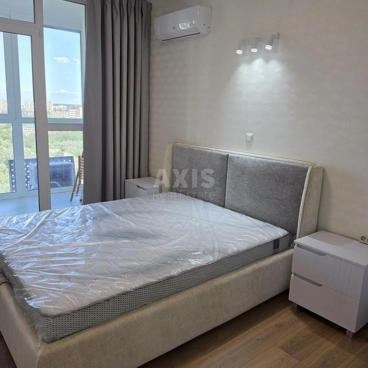 2k apartment vul. Voskresens'ka 2А693396