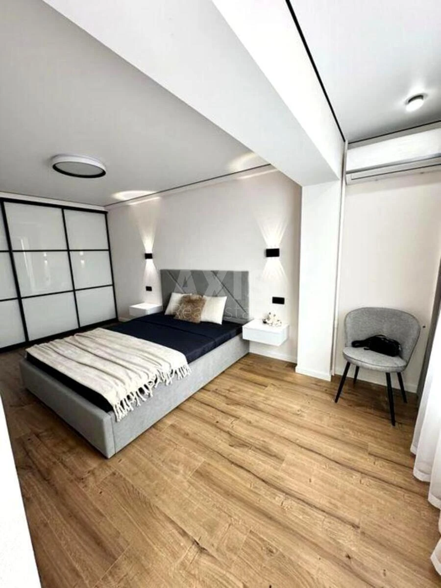 1k apartment pr-t Berestejskij 19664743