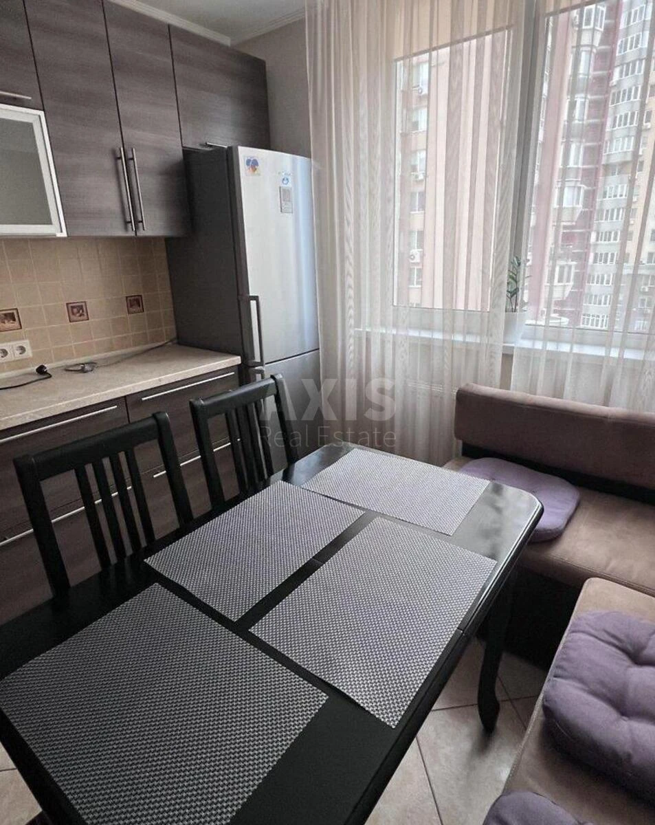 2k apartment vul. Yulia Zdanovska 50/2651941