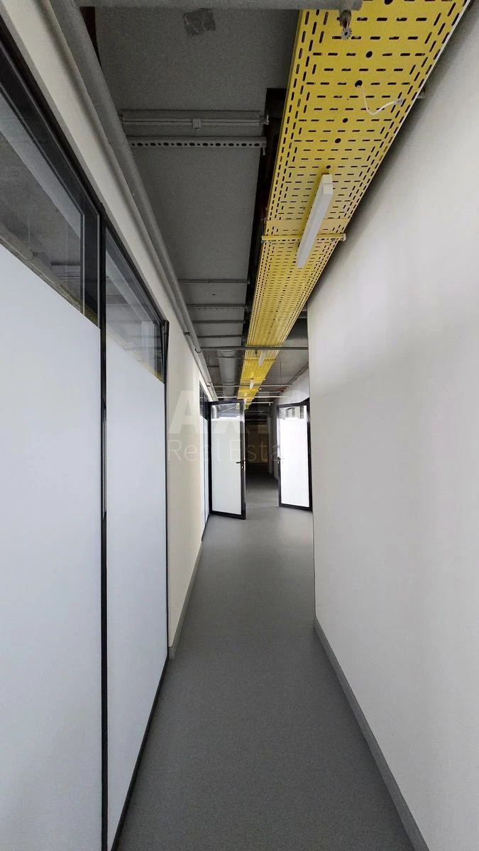 Office vul. Saksagans'kogo 90, 900m2668668
