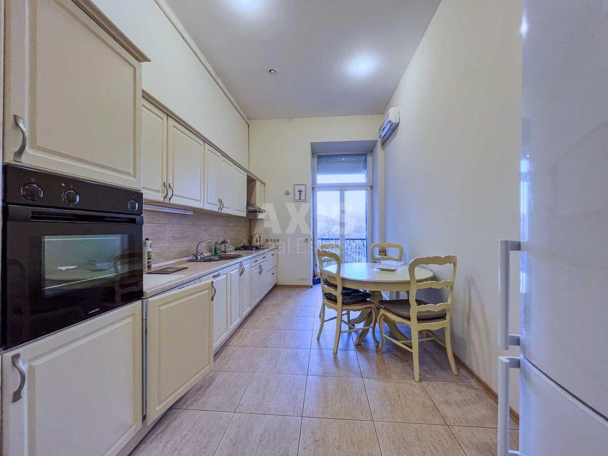 4k apartment vul. Ljuterans'ka 7/10670680