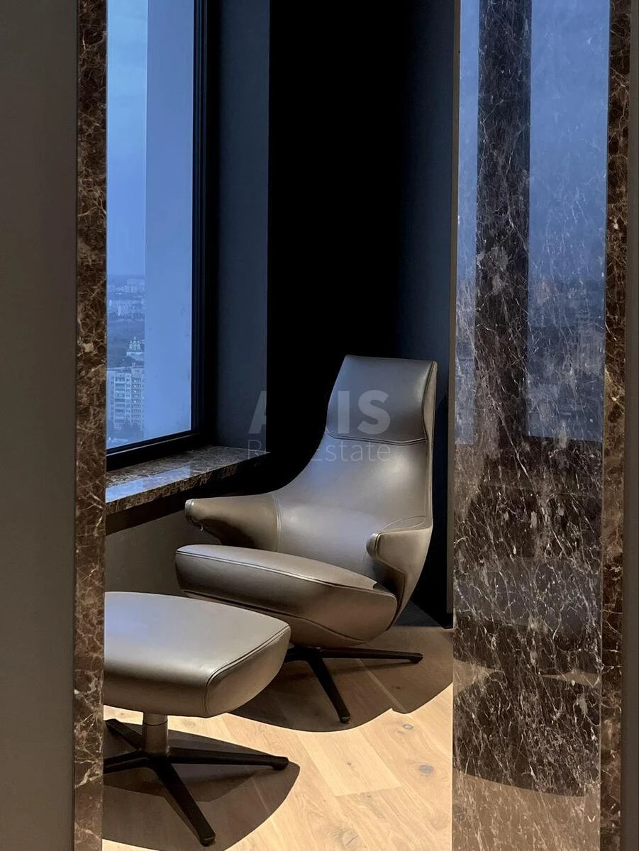 Office uzv. Klovs'kyj 7, 162m260057