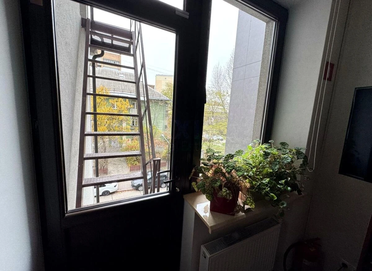 Office vul. Krasylivs'ka 11, 334m27050112
