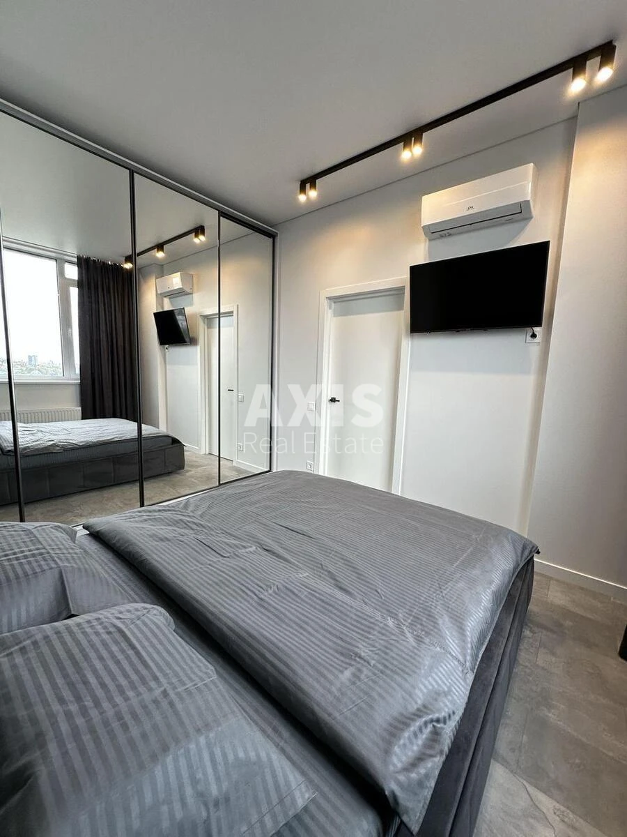 1k apartment pr-t Berestejskij 11B679606