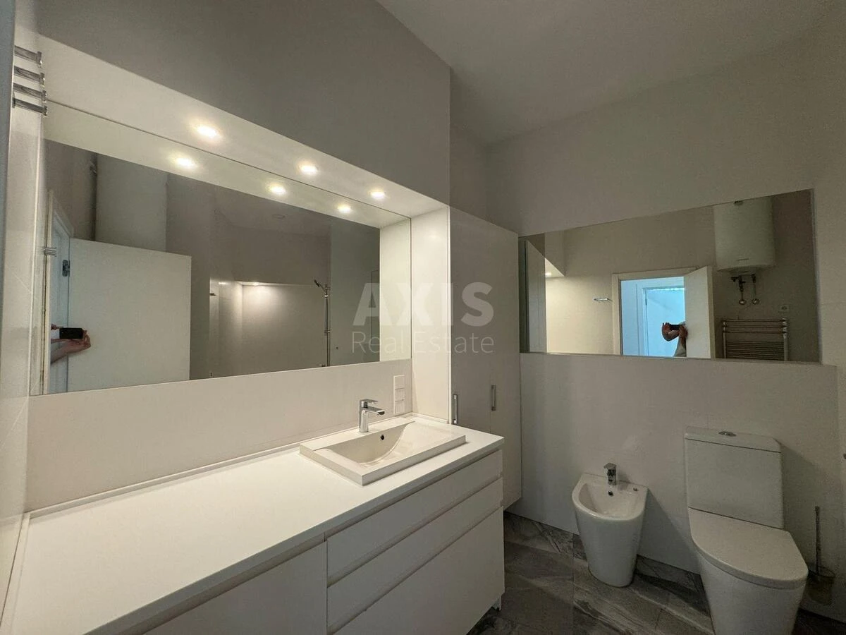 Office vul. Jevgena Konoval'cja 26А, 203m27051817