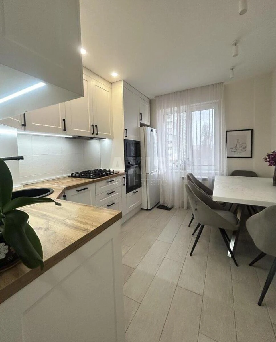 3к квартира пр-т Свободы 1/60622520